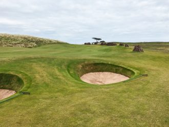 Renaissance Club: Loch 8